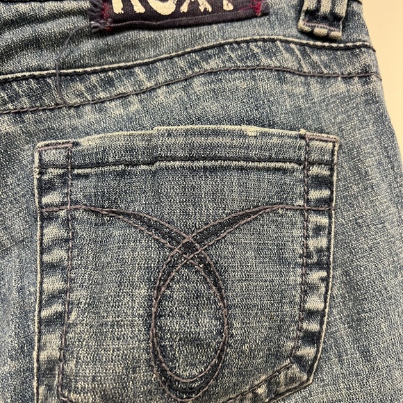 Low rise Roxy jeans, brand distressed, straight leg - Picture 10 of 12